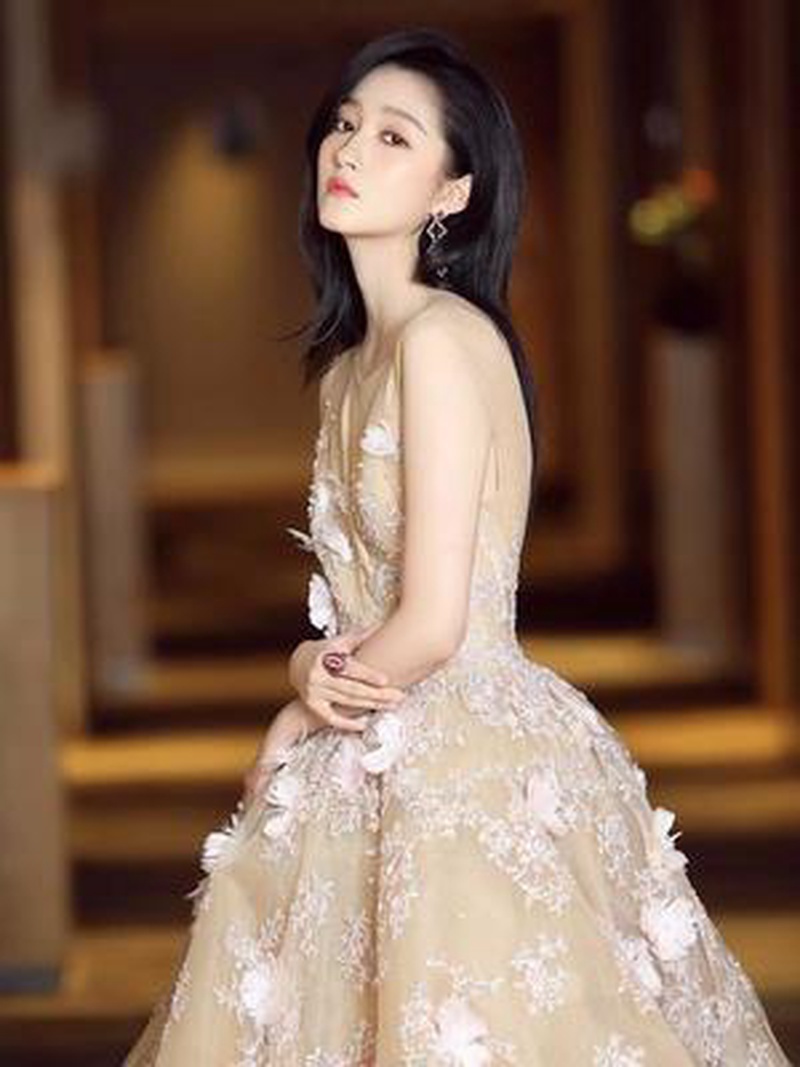 李艺彤