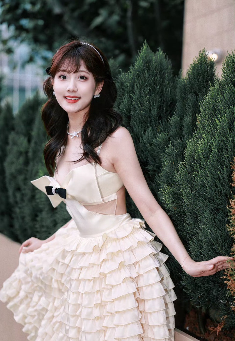 李艺彤
